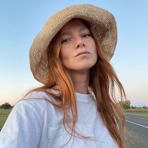 Meet your Posher, Maya